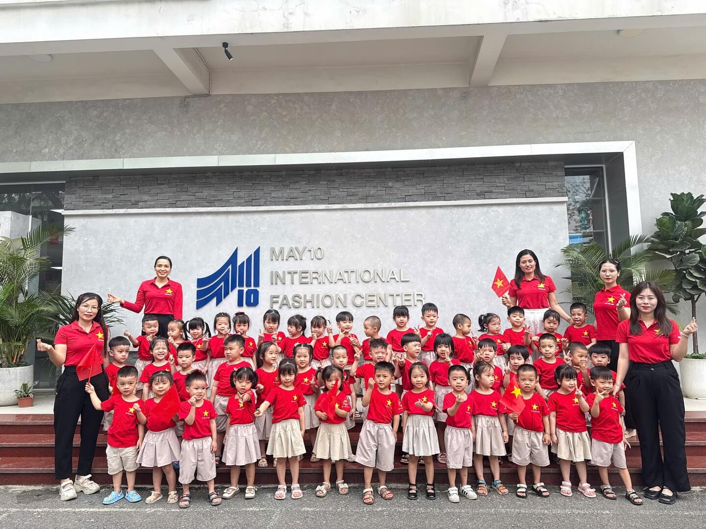 Các bé Trường Mầm non May 10 thăm quan TCT May 10