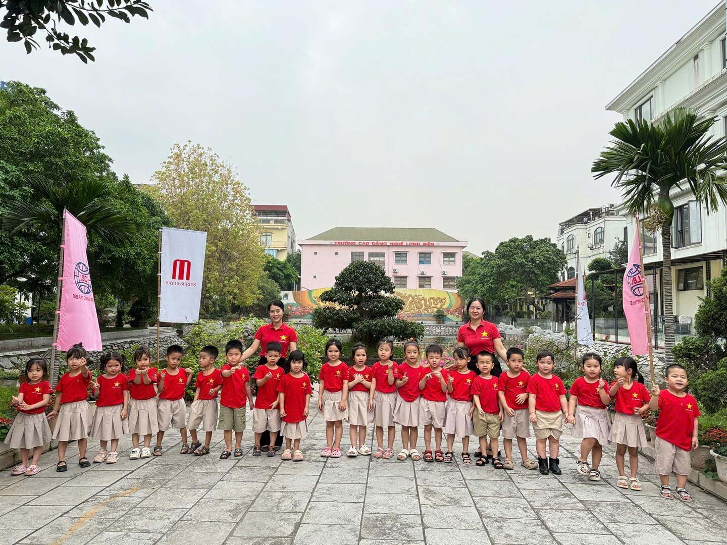 Các bé Trường Mầm non May 10 thăm quan TCT May 10