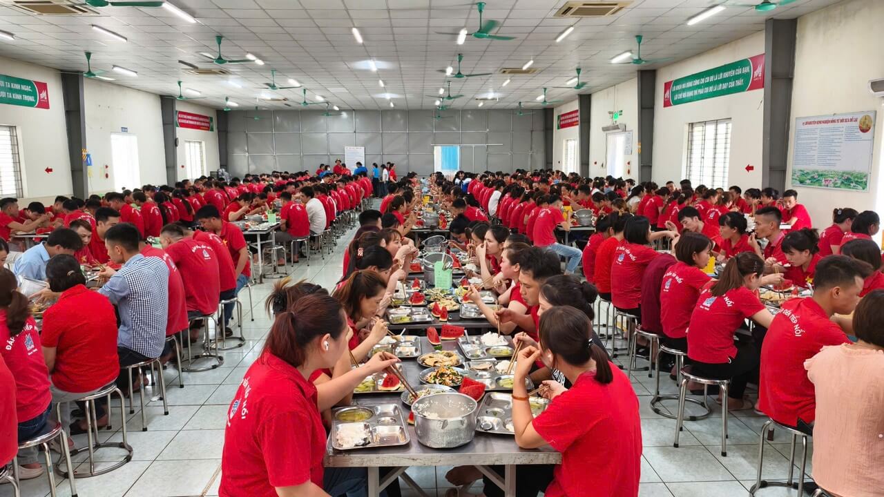 May 10: “Bữa cơm Công đoàn” Trọn vẹn tri ân, lan tỏa yêu thương trong Tháng Công nhân 2025