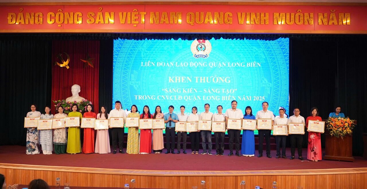 Người lao động May 10 được LĐLĐ quận Long Biên tôn vinh, khen thưởng