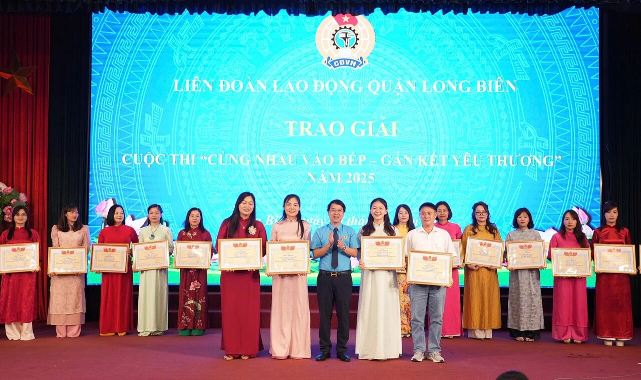 Người lao động May 10 được LĐLĐ quận Long Biên tôn vinh, khen thưởng