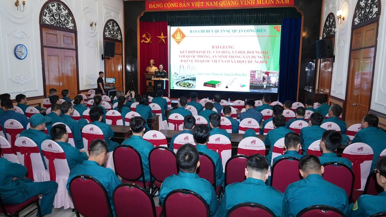 Lực lượng Tự vệ May 10 ra quân huấn luyện 2025 Kỷ luật – Bản lĩnh – Sẵn sàng bảo vệ Tổ quốc từ trong lòng doanh nghiệp