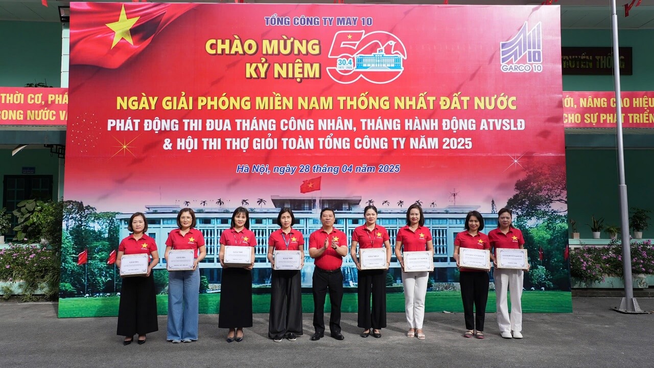 Trao giải các cuộc thi