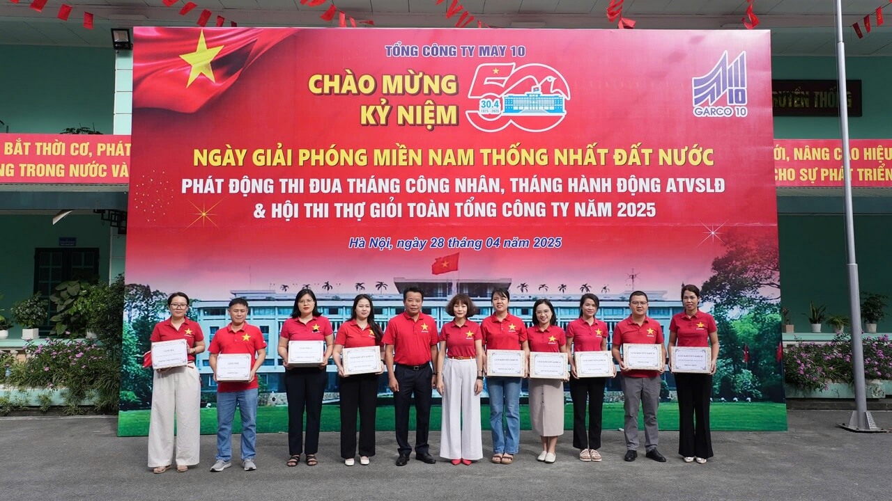 Trao giải các cuộc thi