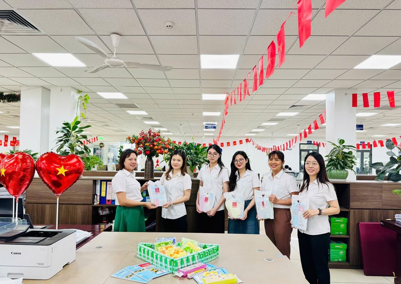 May 10 chăm lo Tết Thiếu nhi 1/6 cho con em CBCNV