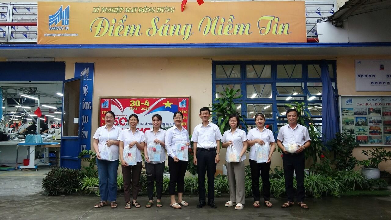 May 10 chăm lo Tết Thiếu nhi 1/6 cho con em CBCNV