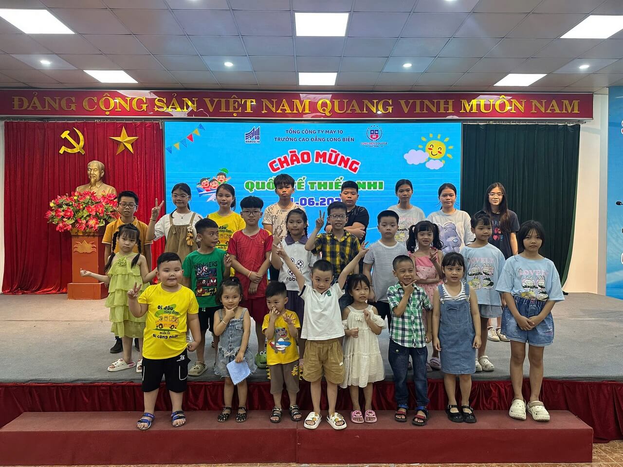 May 10 chăm lo Tết Thiếu nhi 1/6 cho con em CBCNV