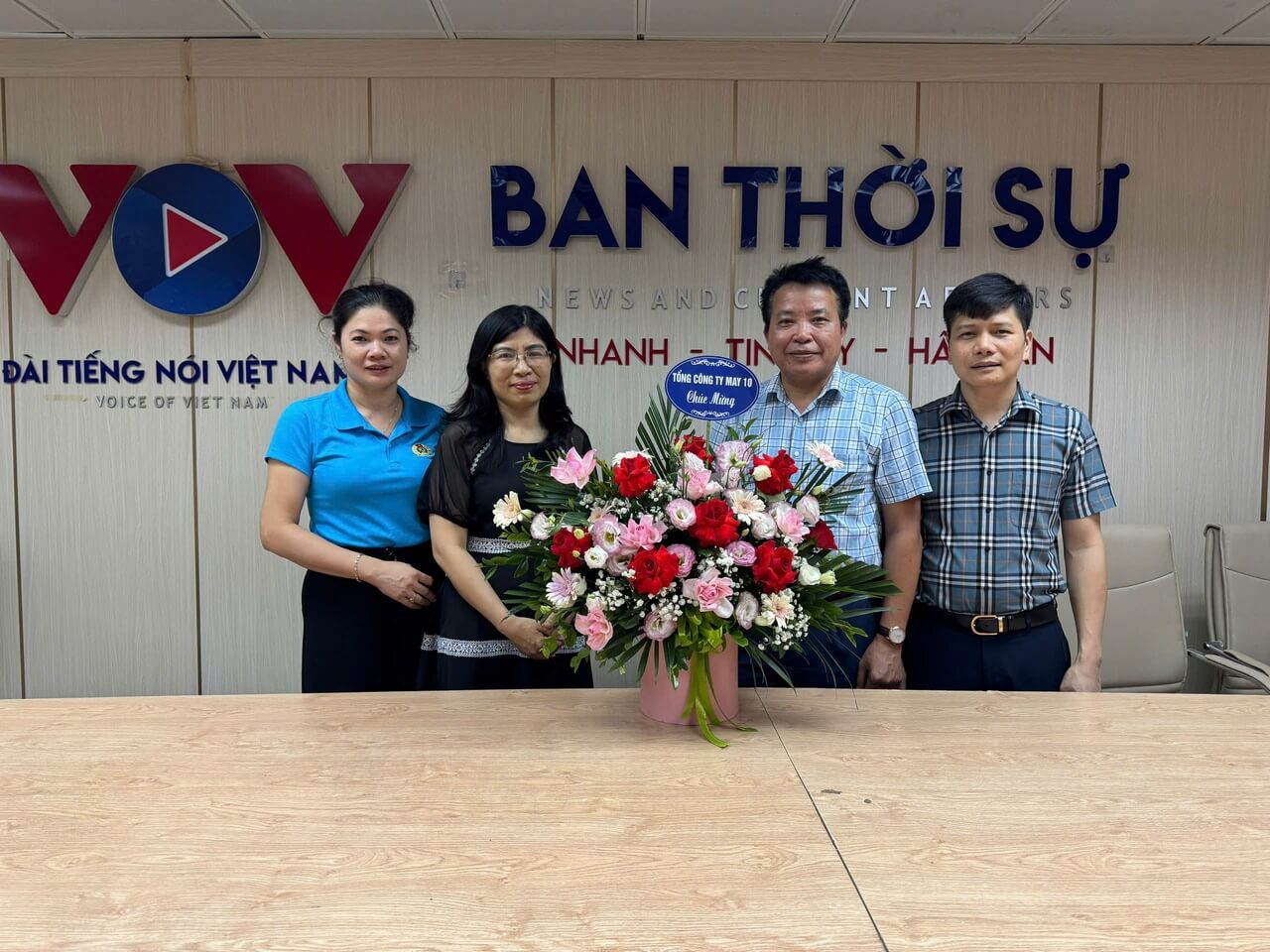 Tổng Công ty May 10 chúc mừng kỷ niệm 100 năm Ngày Báo chí Cách mạng Việt Nam