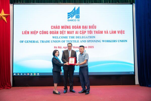 Đoàn đại biểu Liên hiệp Công đoàn Dệt May Ai Cập thăm và làm việc tại Tổng Công ty May 10