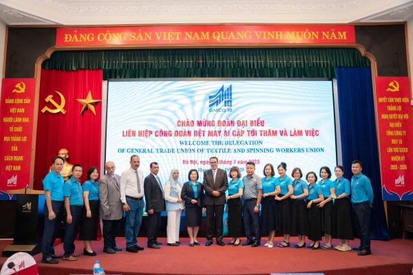 Đoàn đại biểu Liên hiệp Công đoàn Dệt May Ai Cập thăm và làm việc tại Tổng Công ty May 10