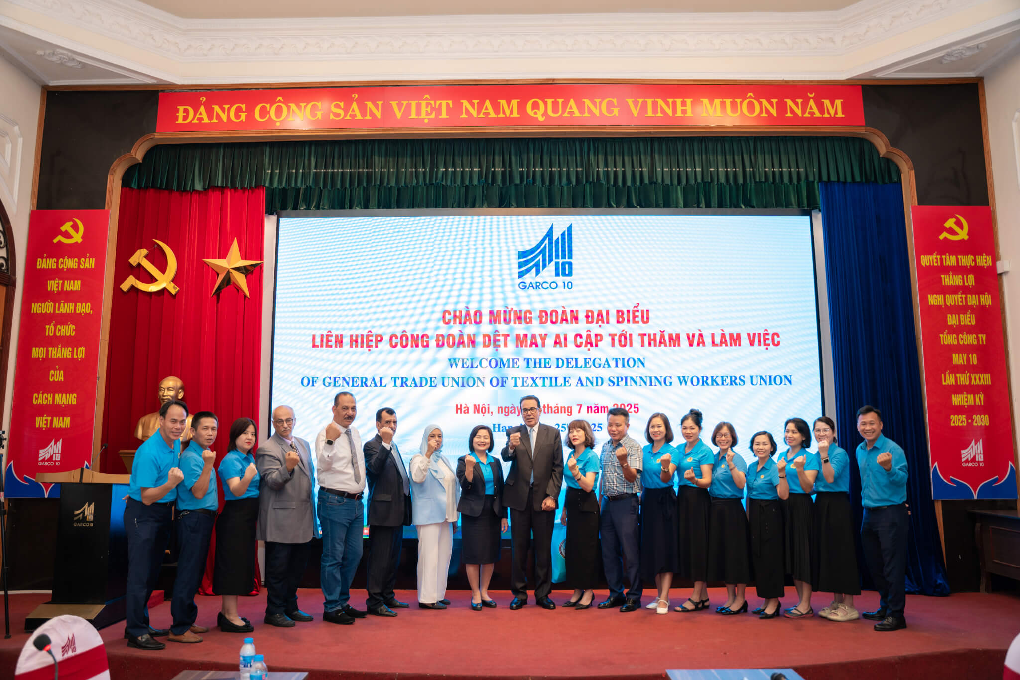 Đoàn đại biểu Liên hiệp Công đoàn Dệt May Ai Cập thăm và làm việc tại Tổng Công ty May 10