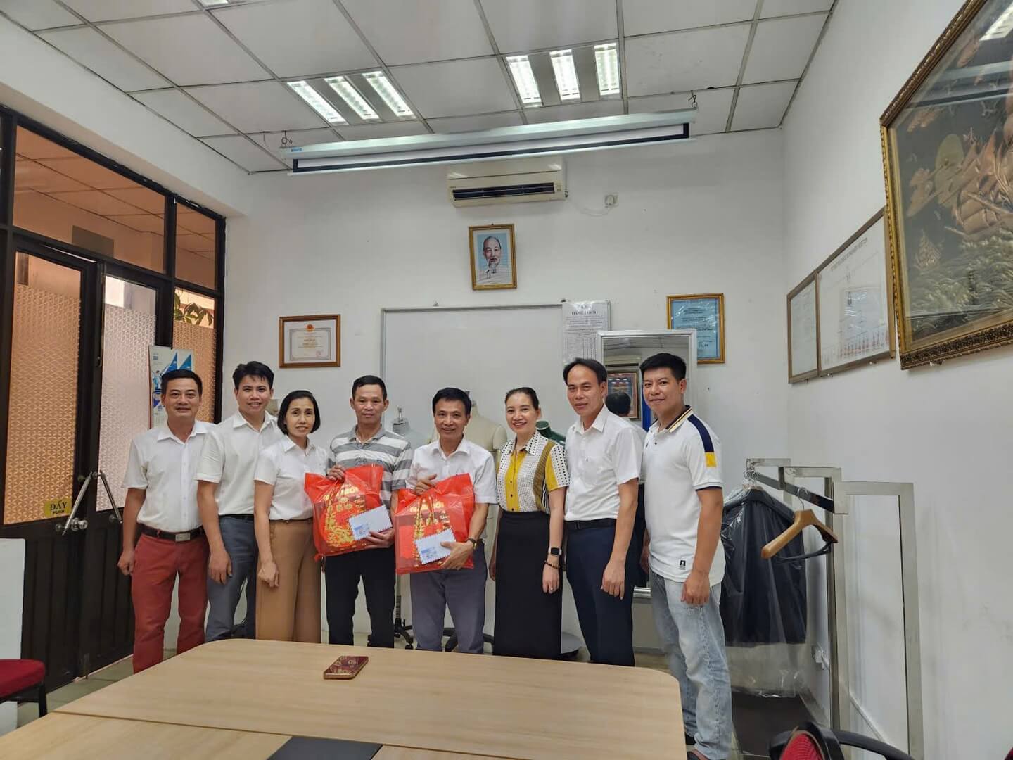 TCT May 10 tri ân thế hệ tiền nhân qua các hoạt động đền ơn đáp nghĩa