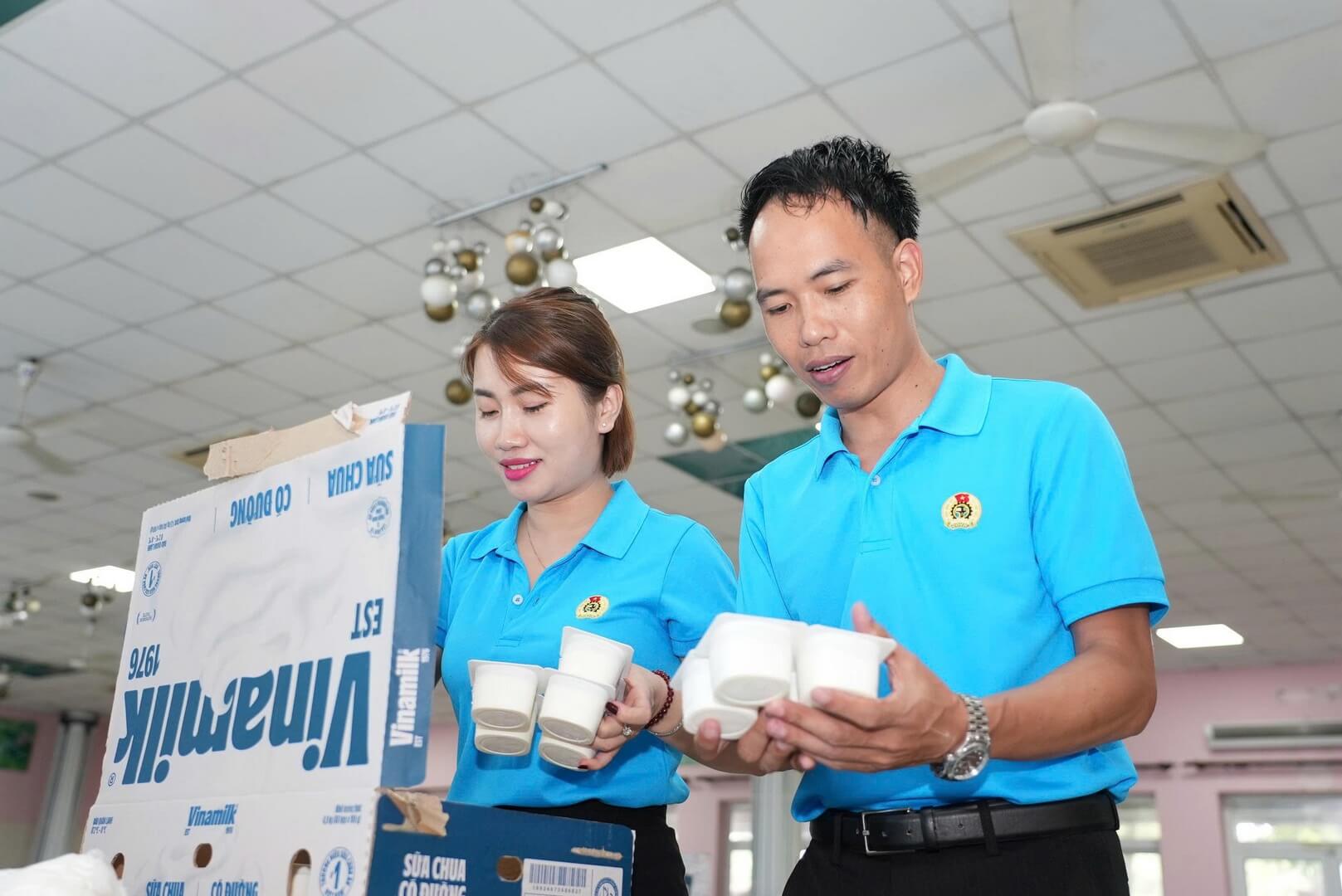 Bữa ăn hạnh phúc của đoàn viên Công đoàn TCT May 10
