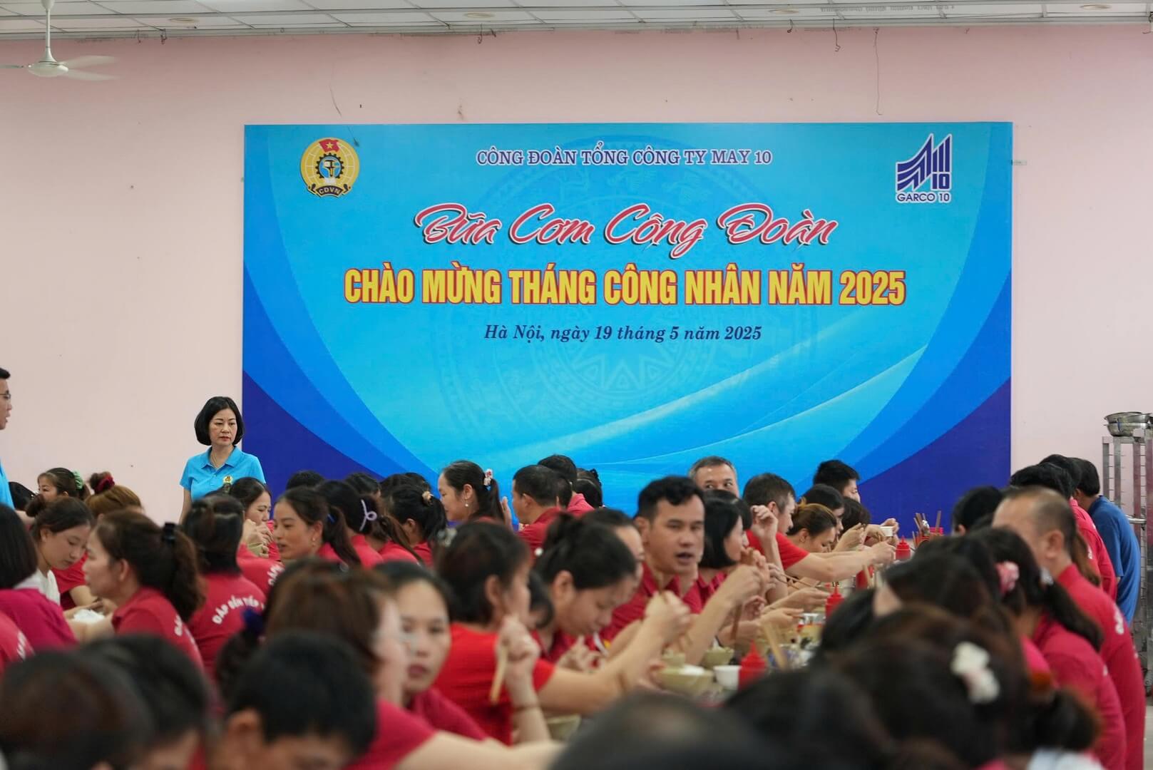Bữa ăn hạnh phúc của đoàn viên Công đoàn TCT May 10