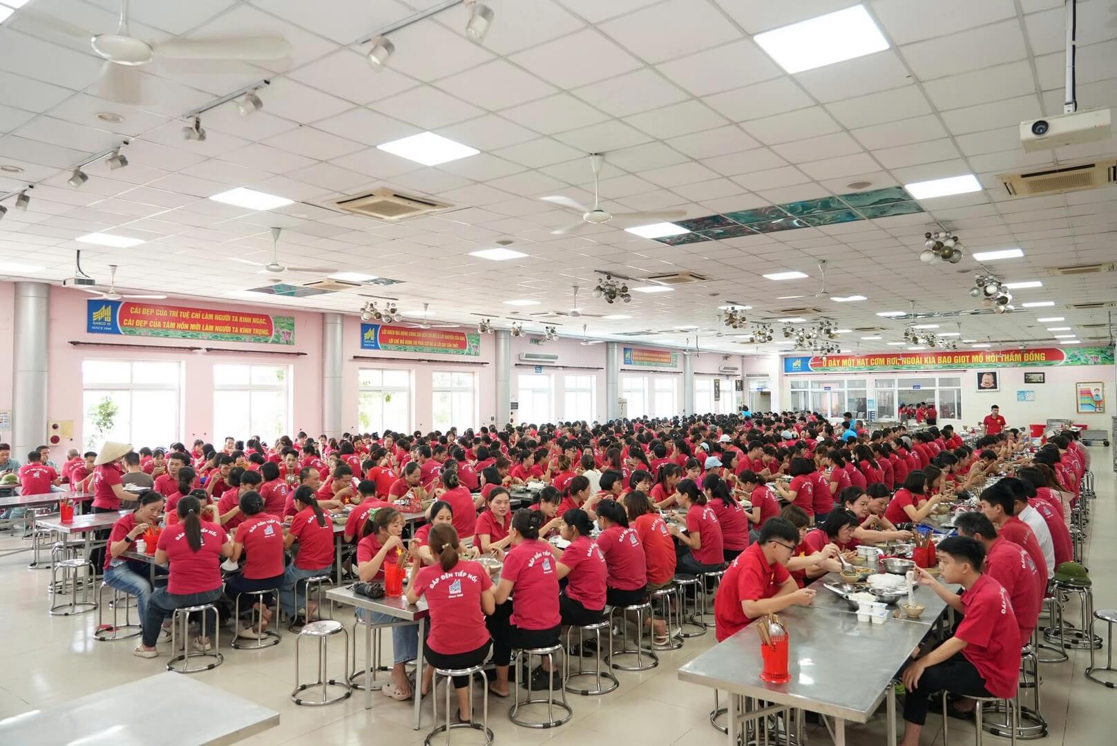 Bữa ăn hạnh phúc của đoàn viên Công đoàn TCT May 10