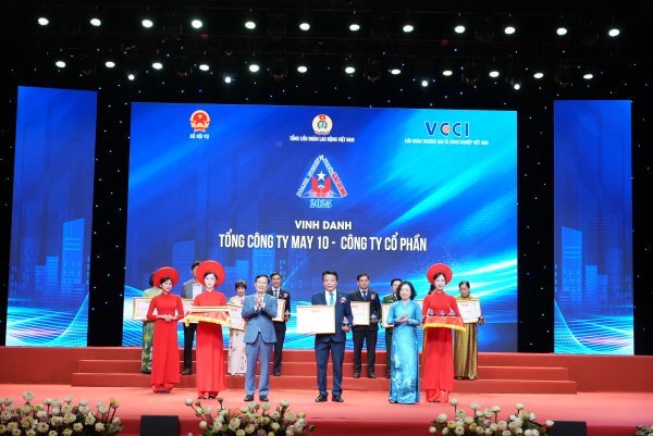 May 10 – 11 lần liên tiếp được vinh danh Doanh nghiệp tiêu biểu vì Người lao động