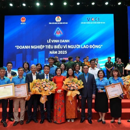 May 10 – 11 lần liên tiếp được vinh danh Doanh nghiệp tiêu biểu vì Người lao động