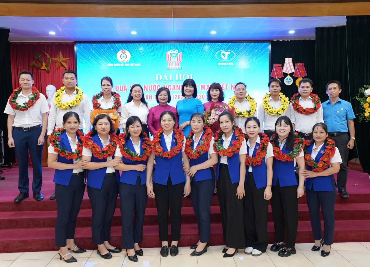 May 10 được tuyên dương tại Đại hội thi đua yêu nước ngành Dệt May Việt Nam lần thứ VI
