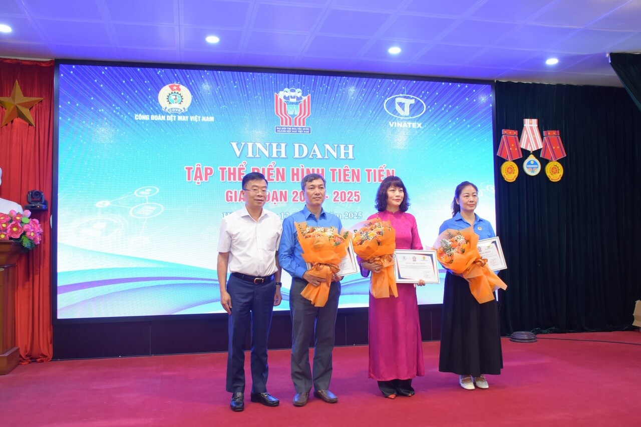 May 10 được tuyên dương tại Đại hội thi đua yêu nước ngành Dệt May Việt Nam lần thứ VI