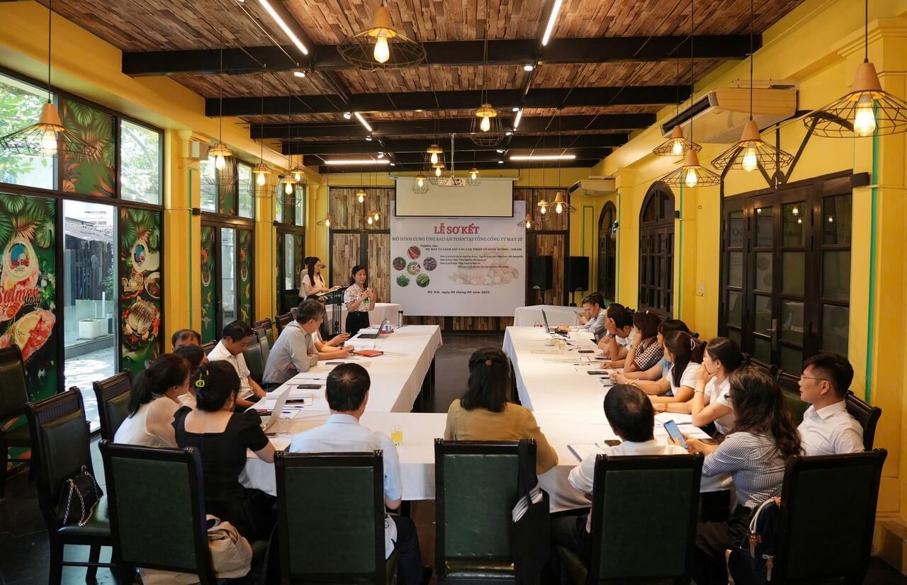 Sơ kết mô hình cung ứng rau an toàn tại TCT May 10
