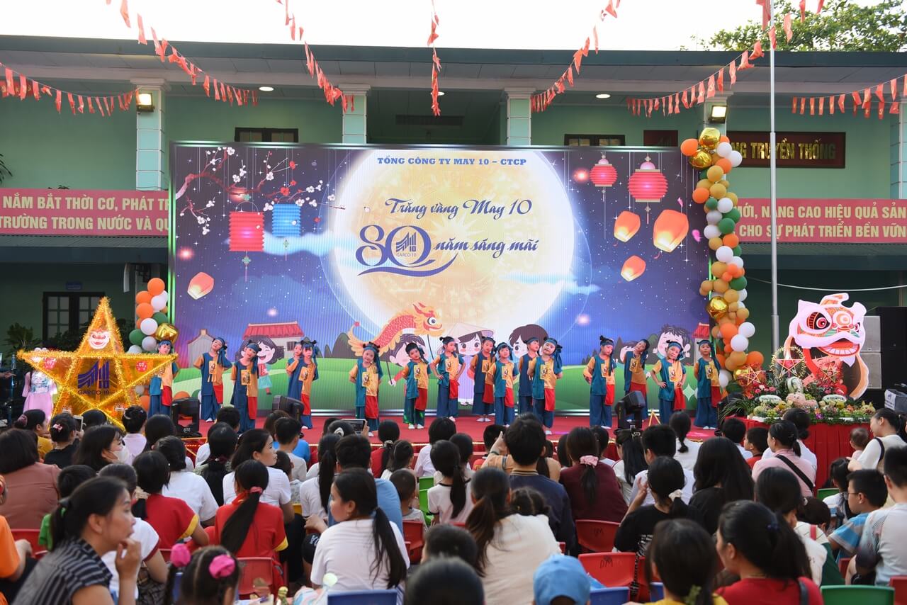 May 10 trăng vàng 80 năm – Dệt ước mơ tuổi thơ