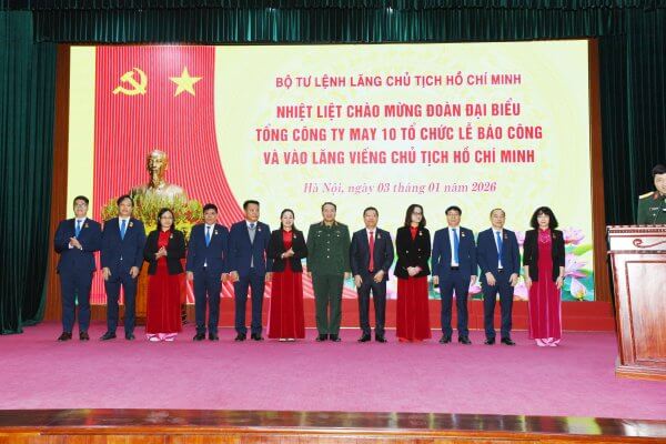 Tổng Công ty May 10 – Tự hào truyền thống Báo công dâng Bác