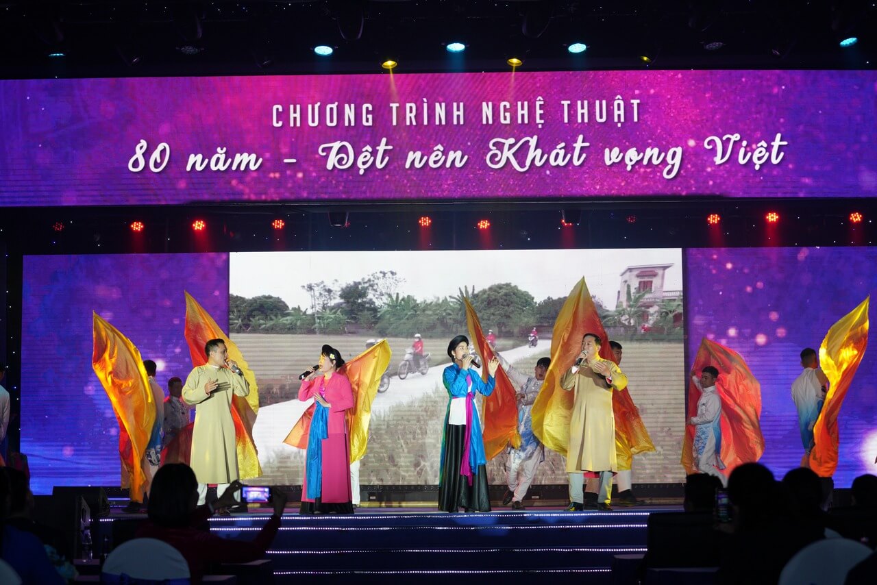 CHƯƠNG TRÌNH NGHỆ THUẬT ĐẶC BIỆT “MAY 10 – 80 NĂM DỆT NÊN KHÁT VỌNG VIỆT”
