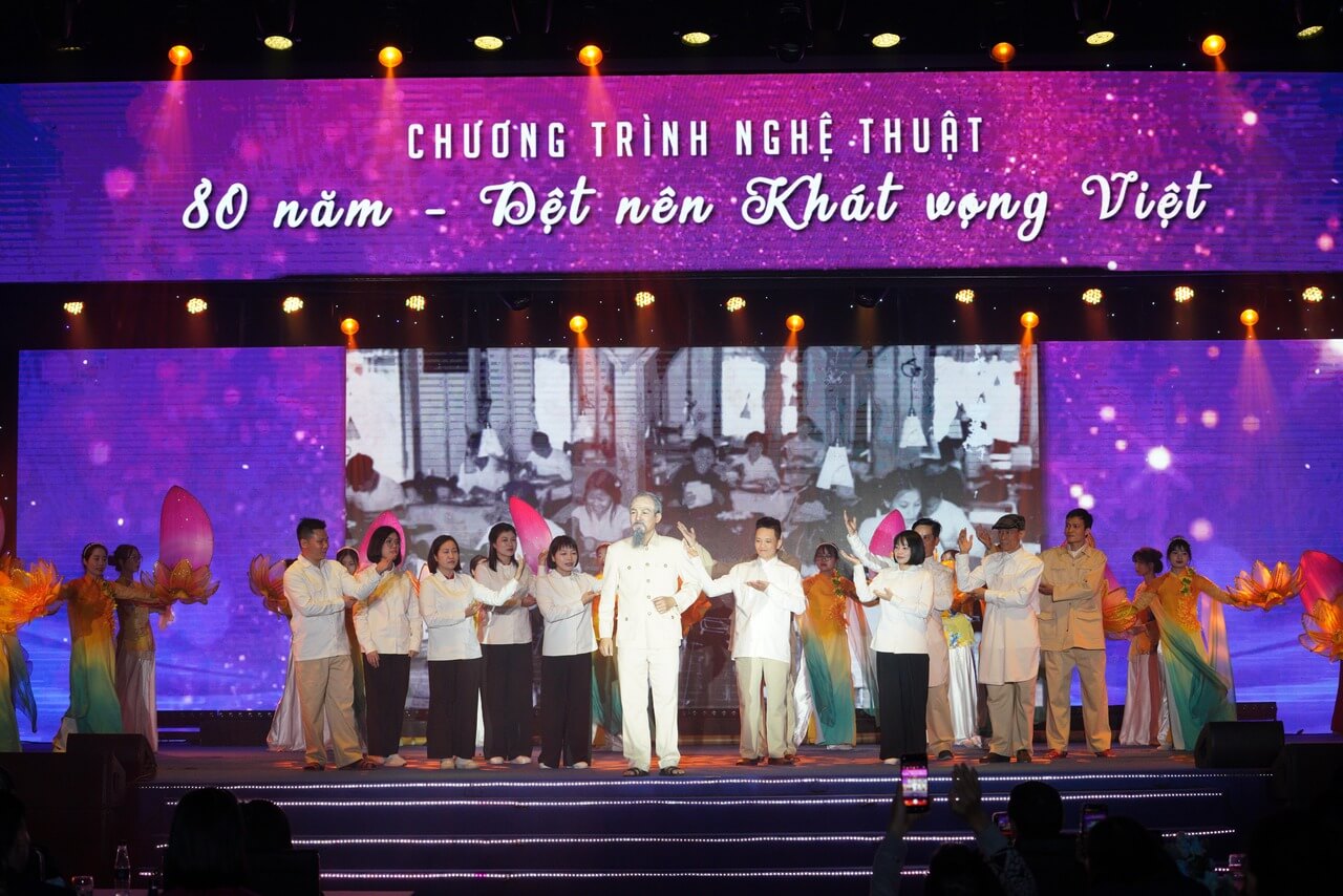 CHƯƠNG TRÌNH NGHỆ THUẬT ĐẶC BIỆT “MAY 10 – 80 NĂM DỆT NÊN KHÁT VỌNG VIỆT”