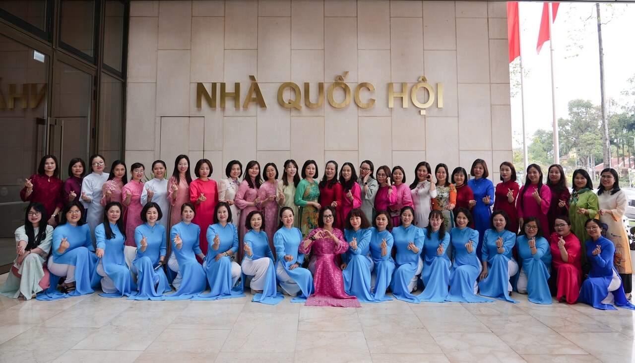 CHƯƠNG TRÌNH THAM QUAN HỌC TẬP CHÍNH TRỊ, GIÁO DỤC TRUYỀN THỐNG CHO CÁN BỘ CÔNG ĐOÀN MAY 10