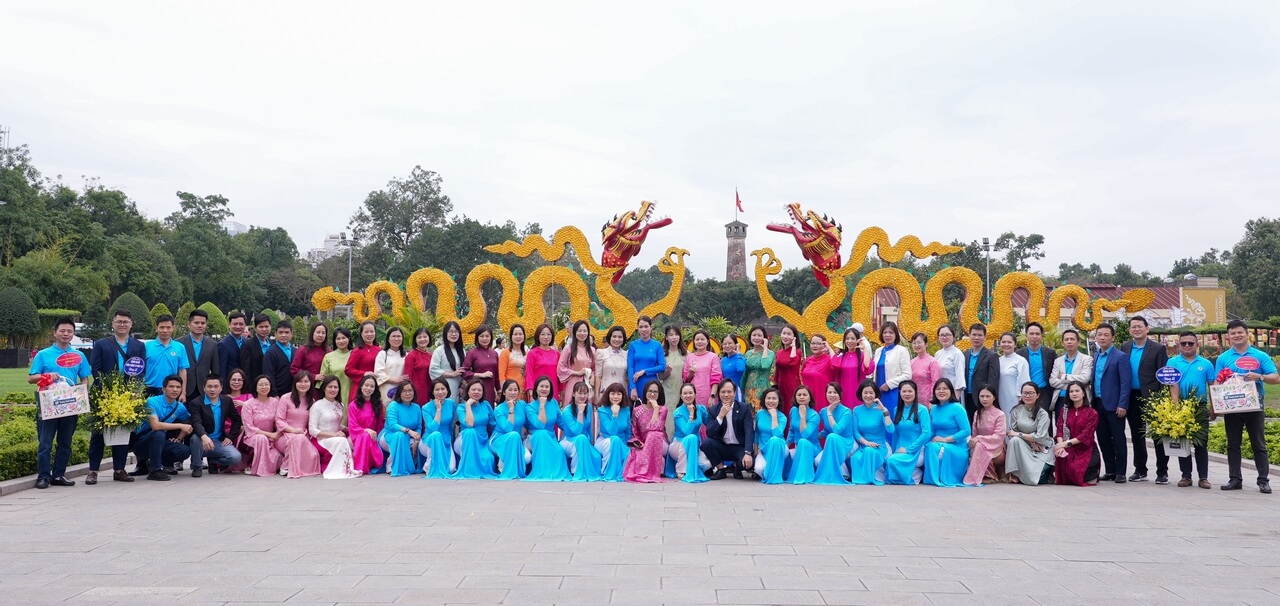 CHƯƠNG TRÌNH THAM QUAN HỌC TẬP CHÍNH TRỊ, GIÁO DỤC TRUYỀN THỐNG CHO CÁN BỘ CÔNG ĐOÀN MAY 10