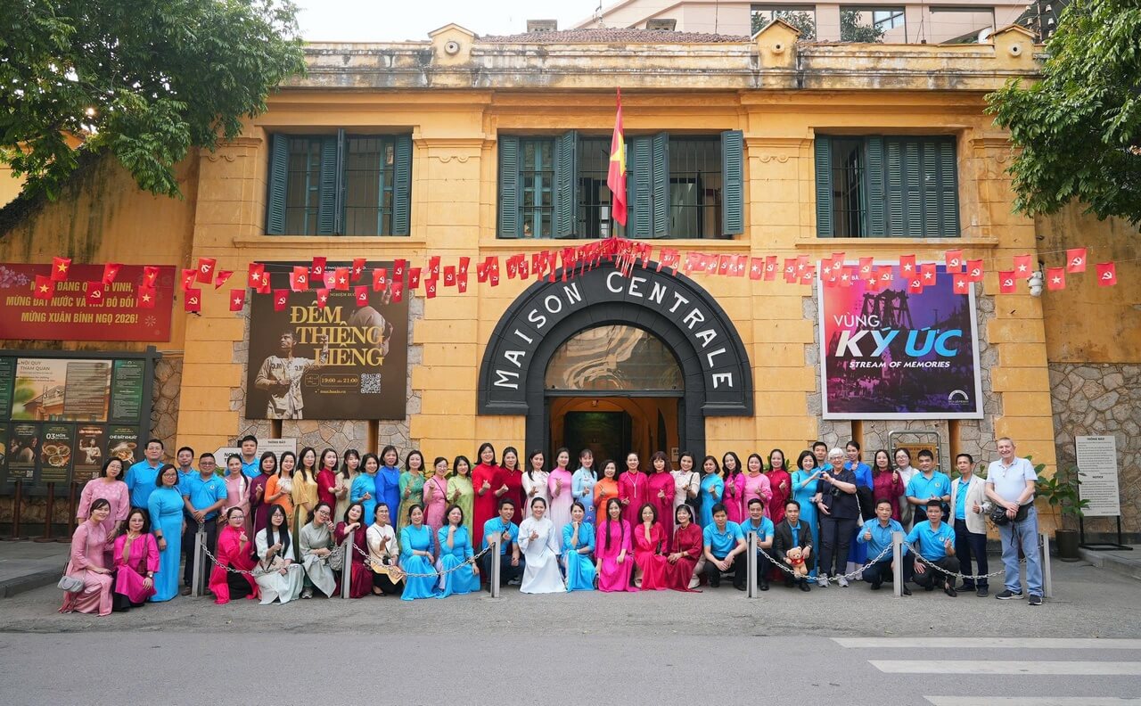 CHƯƠNG TRÌNH THAM QUAN HỌC TẬP CHÍNH TRỊ, GIÁO DỤC TRUYỀN THỐNG CHO CÁN BỘ CÔNG ĐOÀN MAY 10