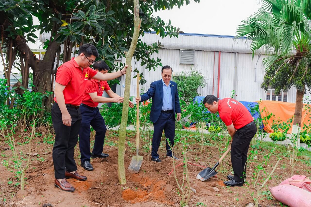 80 mùa xuân vun trồng: May 10 gieo mầm xanh bền vững