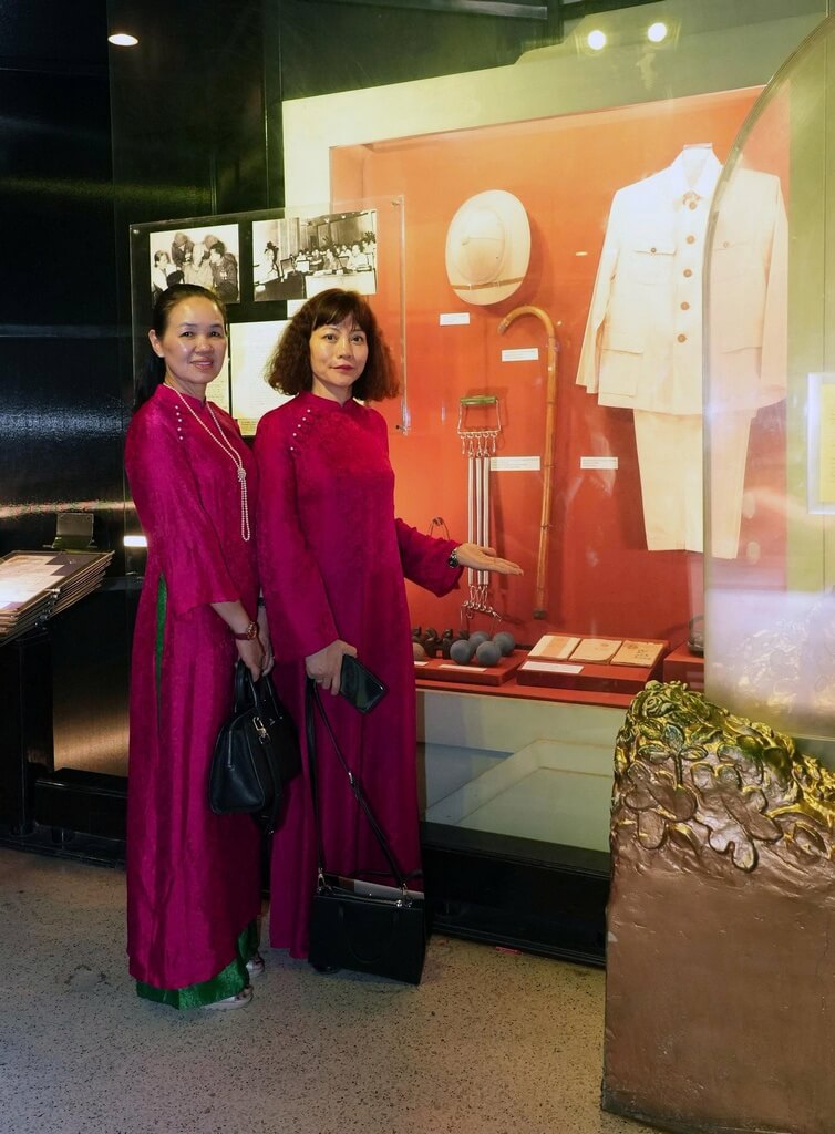 CHƯƠNG TRÌNH THAM QUAN HỌC TẬP CHÍNH TRỊ, GIÁO DỤC TRUYỀN THỐNG CHO CÁN BỘ CÔNG ĐOÀN MAY 10