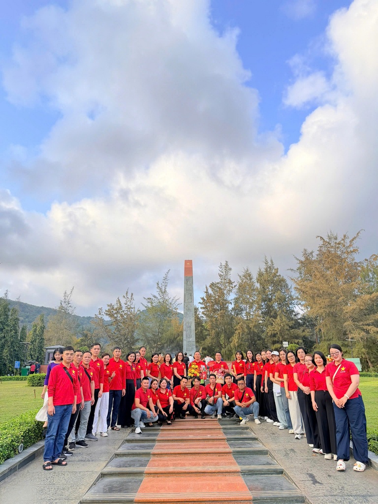 ĐOÀN CÔNG NHÂN, NHÂN VIÊN TIÊU BIỂU, XUẤT SẮC NHẤT NĂM 2025 MAY 10 THĂM QUAN, HỌC TẬP TẠI CÔN ĐẢO – TP. HỒ CHÍ MINH – CẦN THƠ