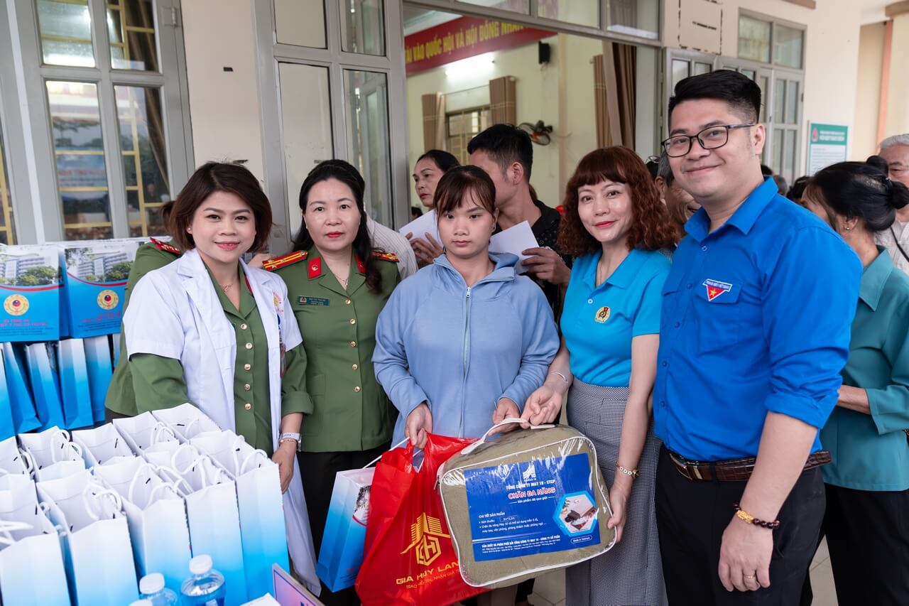 TRAO YÊU THƯƠNG – GỬI ẤM ÁP ĐẾN BÀ CON VÙNG CAO TUYÊN QUANG