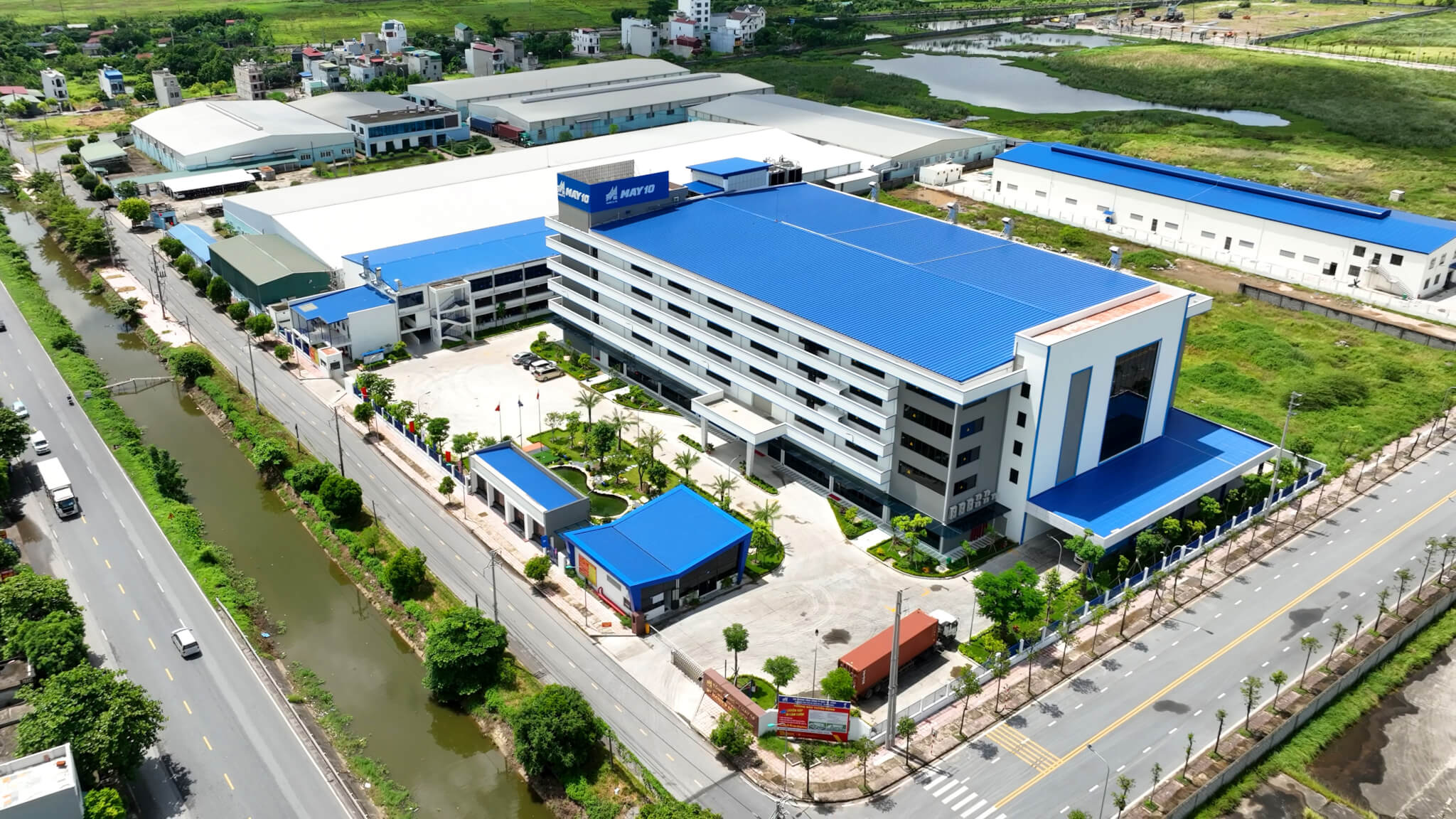 XÍ NGHIỆP MAY THÁI HÀ TUYỂN DỤNG SỐ LƯỢNG LỚN CÔNG NHÂN CÁC VỊ TRÍ: CẮT, MAY, LÀ, KỸ THUẬT, KIỂM HÓA, CƠ ĐIỆN…