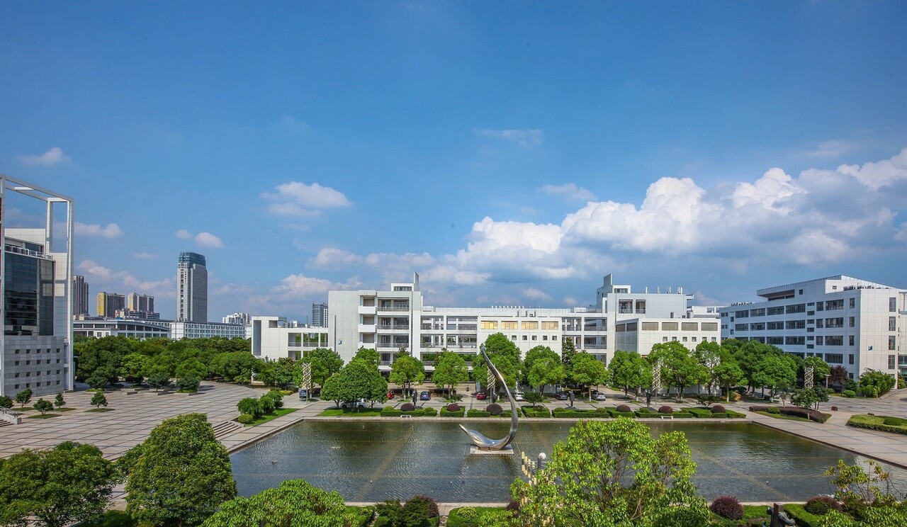 LBC – ĐỔI MỚI SÁNG TẠO TRONG ĐÀO TẠO NGHỀ GẮN VỚI NGOẠI NGỮ VÀ HỢP TÁC QUỐC TẾ