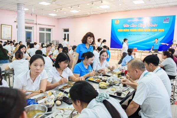 Bữa cơm công đoàn May 10 – Gắn kết yêu thương trong tháng công nhân năm 2026