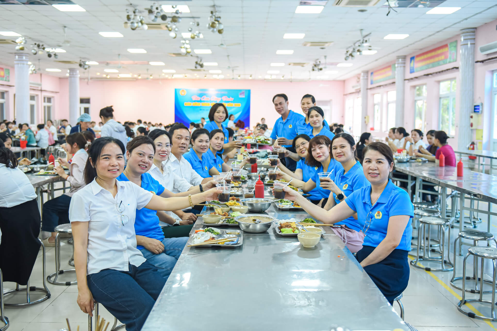 Bữa cơm công đoàn May 10 – Gắn kết yêu thương trong tháng công nhân năm 2026