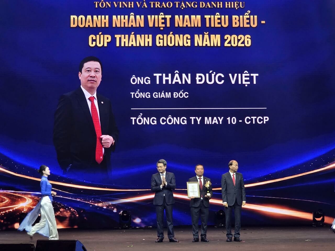 Tổng Giám đốc Thân Đức Việt vinh dự đón nhận danh hiệu “Doanh nhân Việt Nam tiêu biểu – Cúp Thánh Gióng” năm 2026